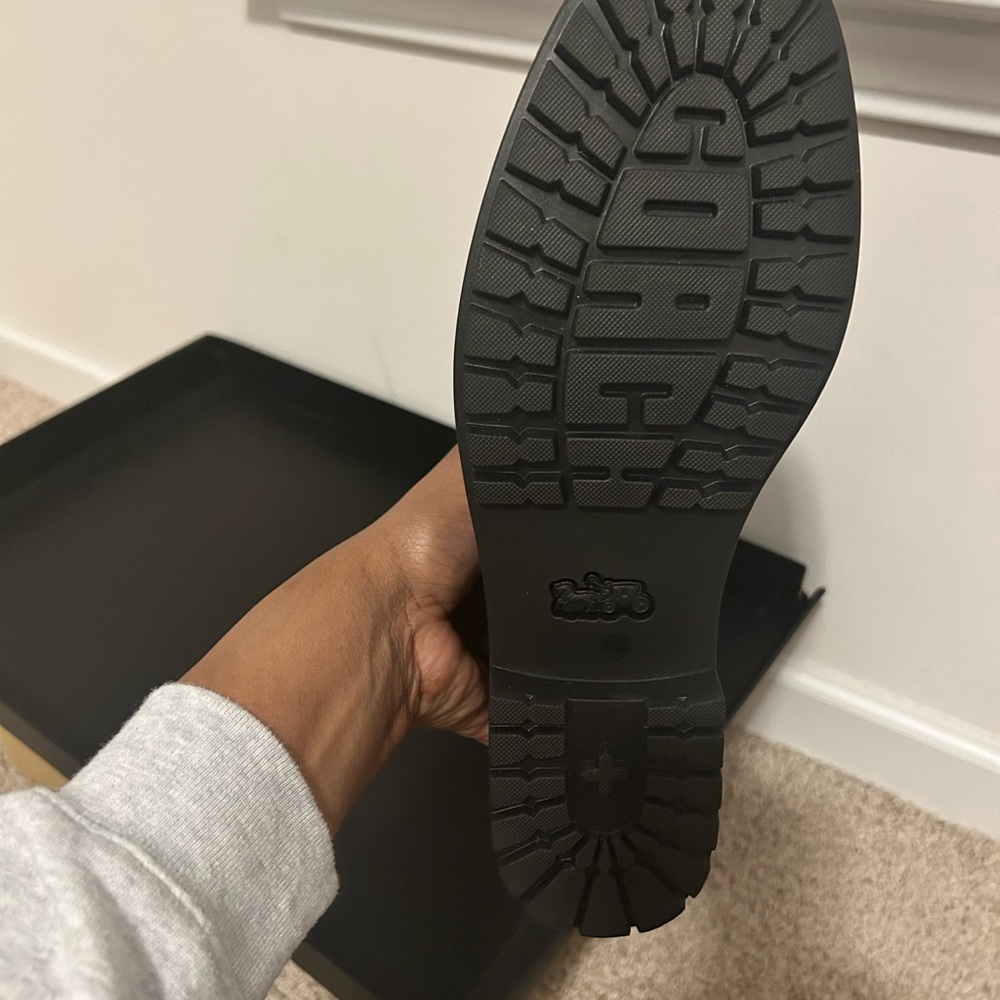 Coach Riding Boota - Picture 5 of 6